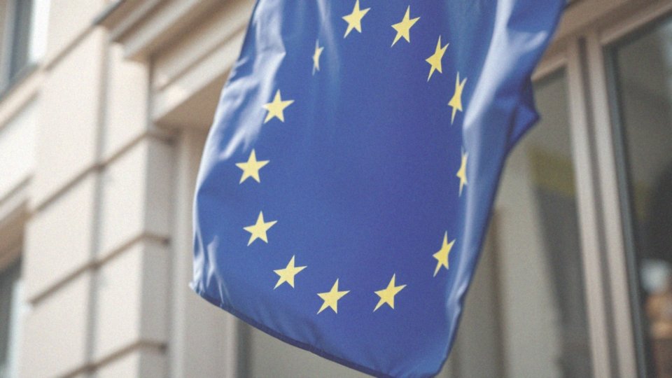 Dlaczego liczba 12 jest istotna w kontekście flagi europejskiej?